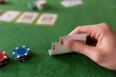 Mãos do poker: Lista de combinações do poker - Guia Completo